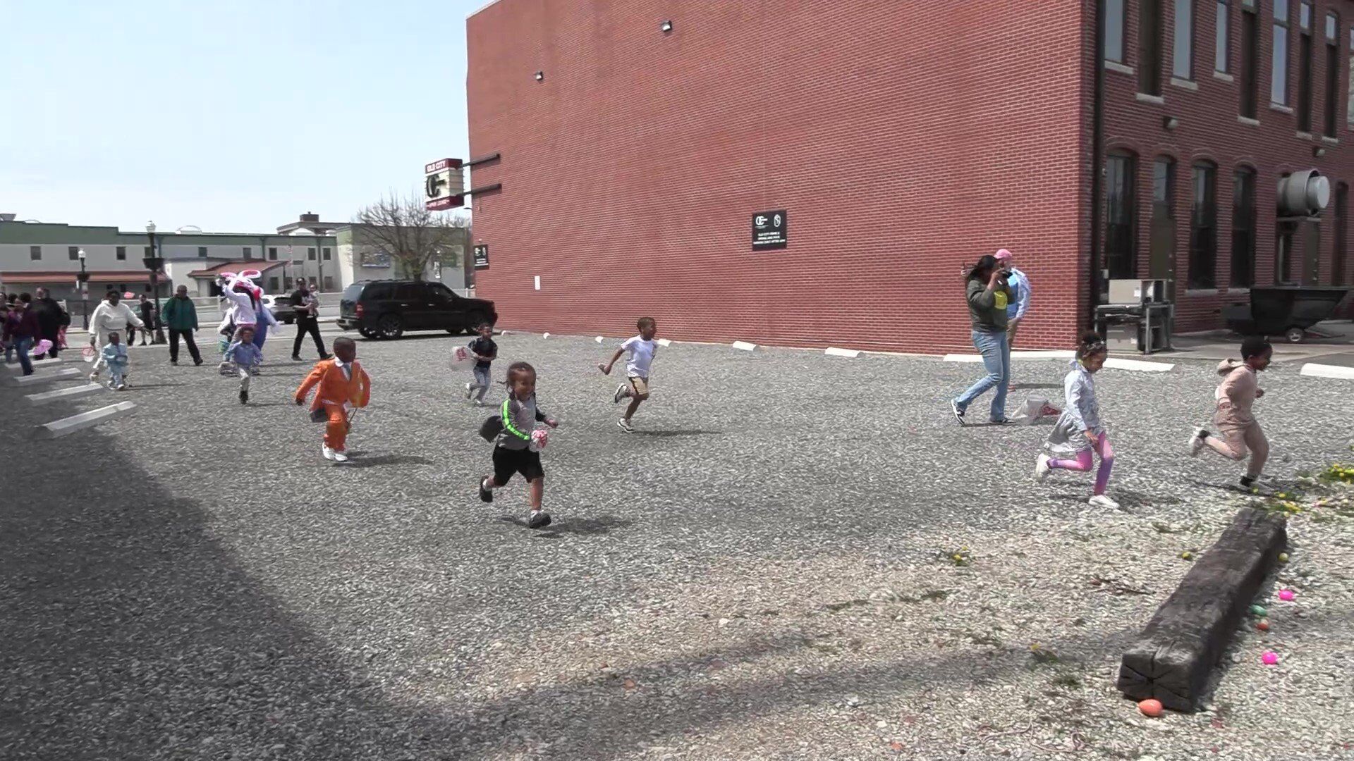 Fresh N' Faded hosts fifth annual Easter egg hunt